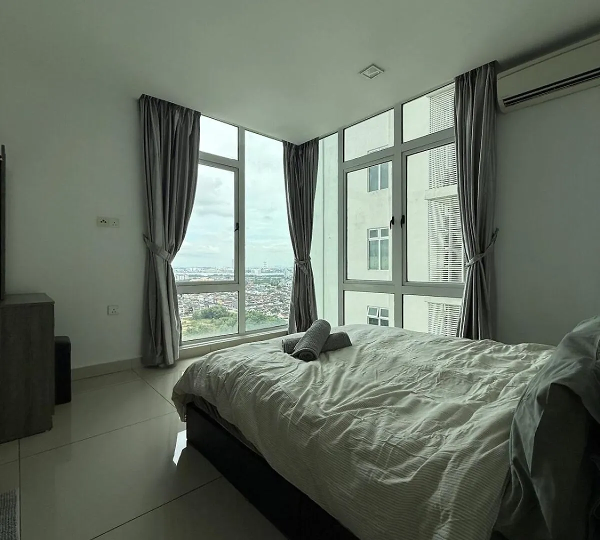 New 3 Bedroom At Ksl With Netflix And High Speed Internet Johor Bahru 0*,  Malaysia